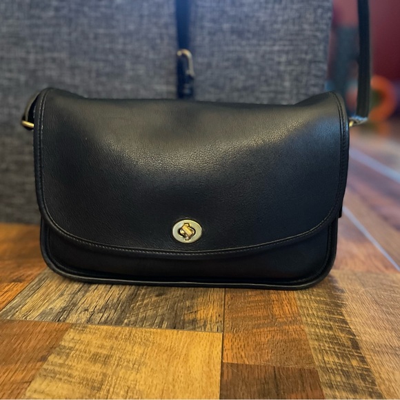 Vintage Coach Black Leather Shoulder Bag - Picture 1 of 11